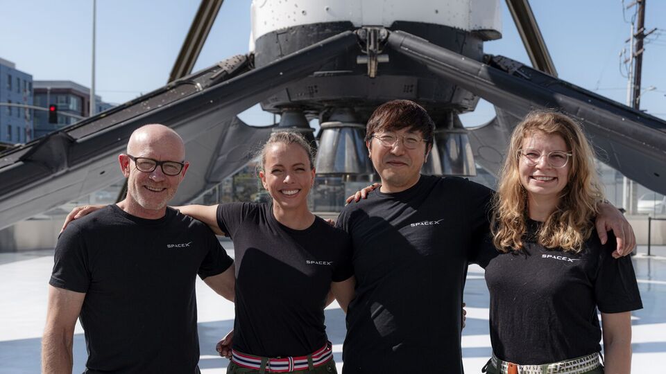 SpaceX показала екіпаж майбутньої космічної місії