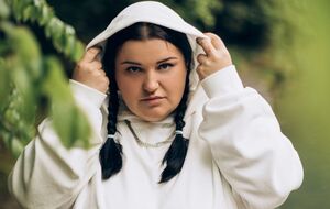 alyona alyona: Мне было так грустно, что некоторые украинцы за границей позволяют себе такие шутки, в то время когда совсем не смешно ребятам на передовой