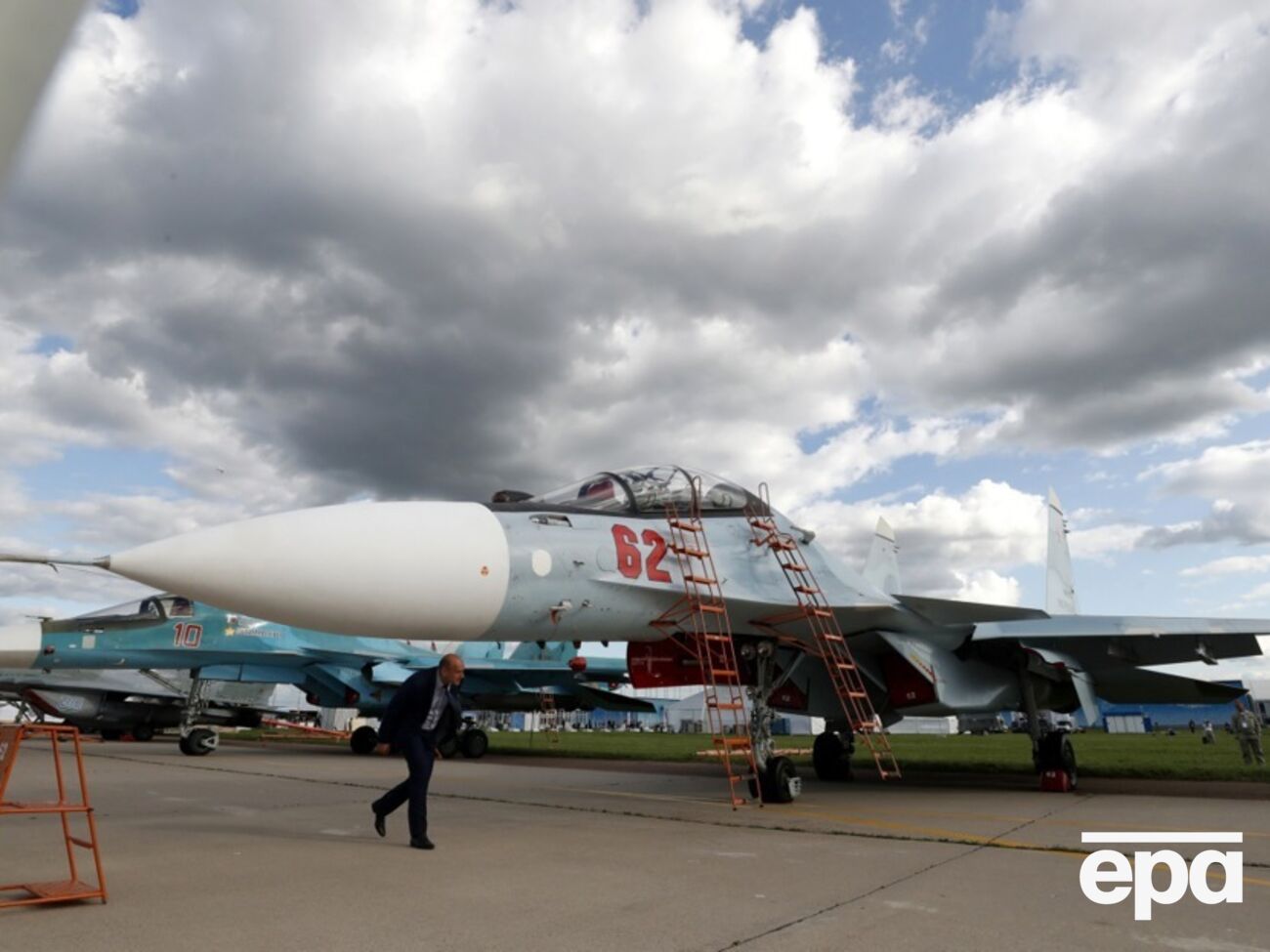 На пораженных аэродромах базируются, в частности, Су-34, Су-35 и прочая военная авиационная техника оккупантов