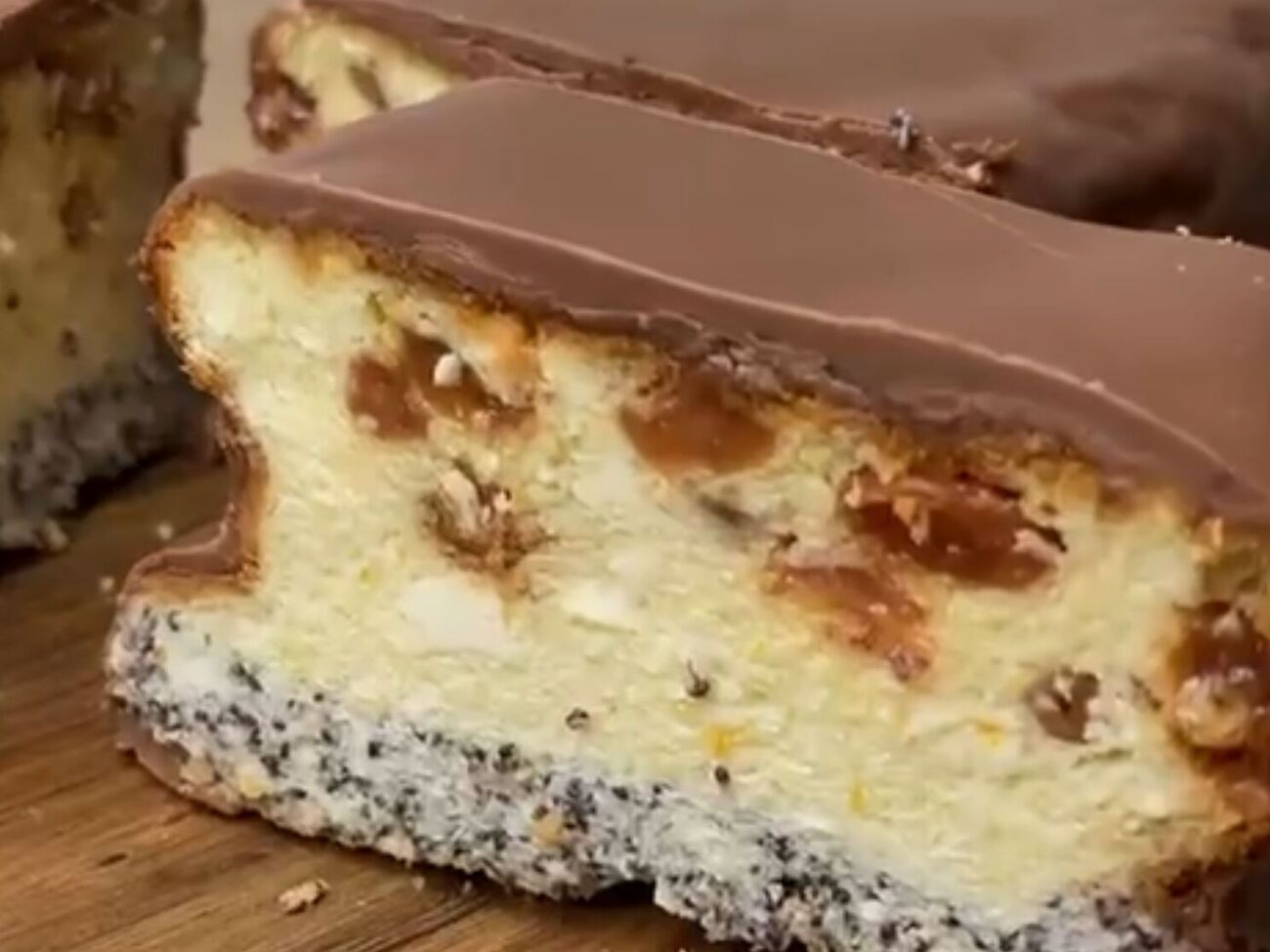 Классический львовский сырник изготавливают с добавлением мака, шоколада и изюма