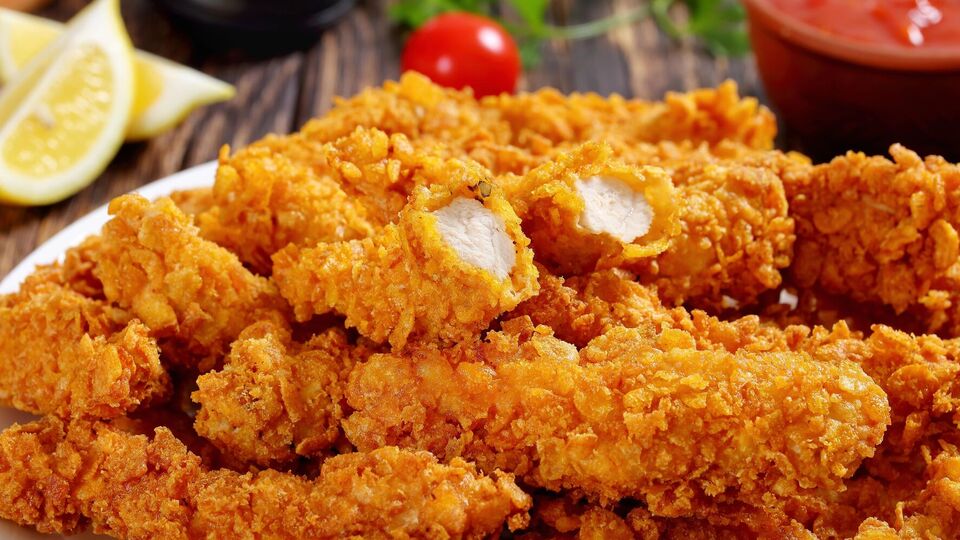 Вкусные куриные стрипсы можно легко приготовить дома