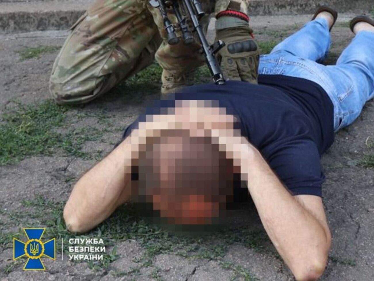 За даними СБУ, фігурант намагався визначити координати штабів, опорних пунктів і маршрутів руху важкого озброєння ЗСУ