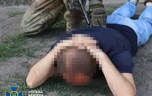 За даними СБУ, фігурант намагався визначити координати штабів, опорних пунктів і маршрутів руху важкого озброєння ЗСУ