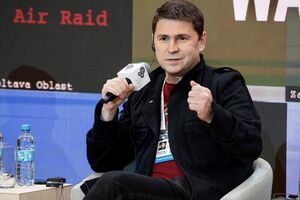 Украина готова к переговорам, но они должны базироваться на международном праве, подчеркнул Подоляк