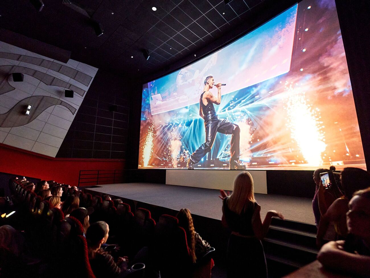 Прибыль от продажи билетов на показ фильма команда певца направит на помощь Вооруженным силам Украины