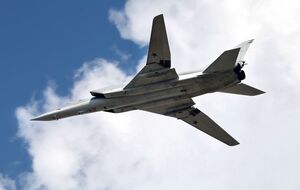 Самолет имеет изменяемую геометрию крыла