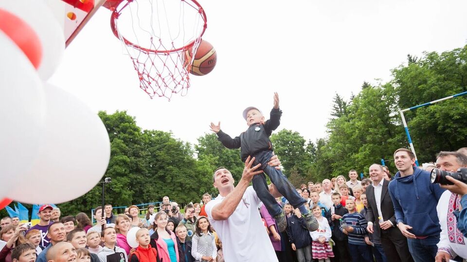 Сейчас основной спортивный проект фонда – "Играй за равенство", направленный на создание в школах среды равных возможностей для всех