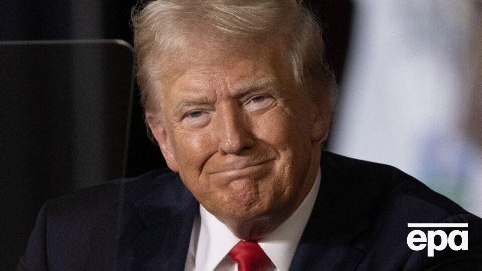 Зараз Трамп проводить передвиборчі мітинги у приміщеннях