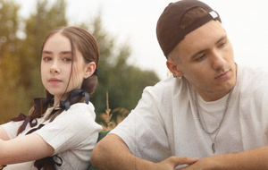 Текст пісні Yaktak і Vlada K – про те, що музика для артиста є способом комунікації, яка дає змогу поділитися думками, проблемами й почуттями