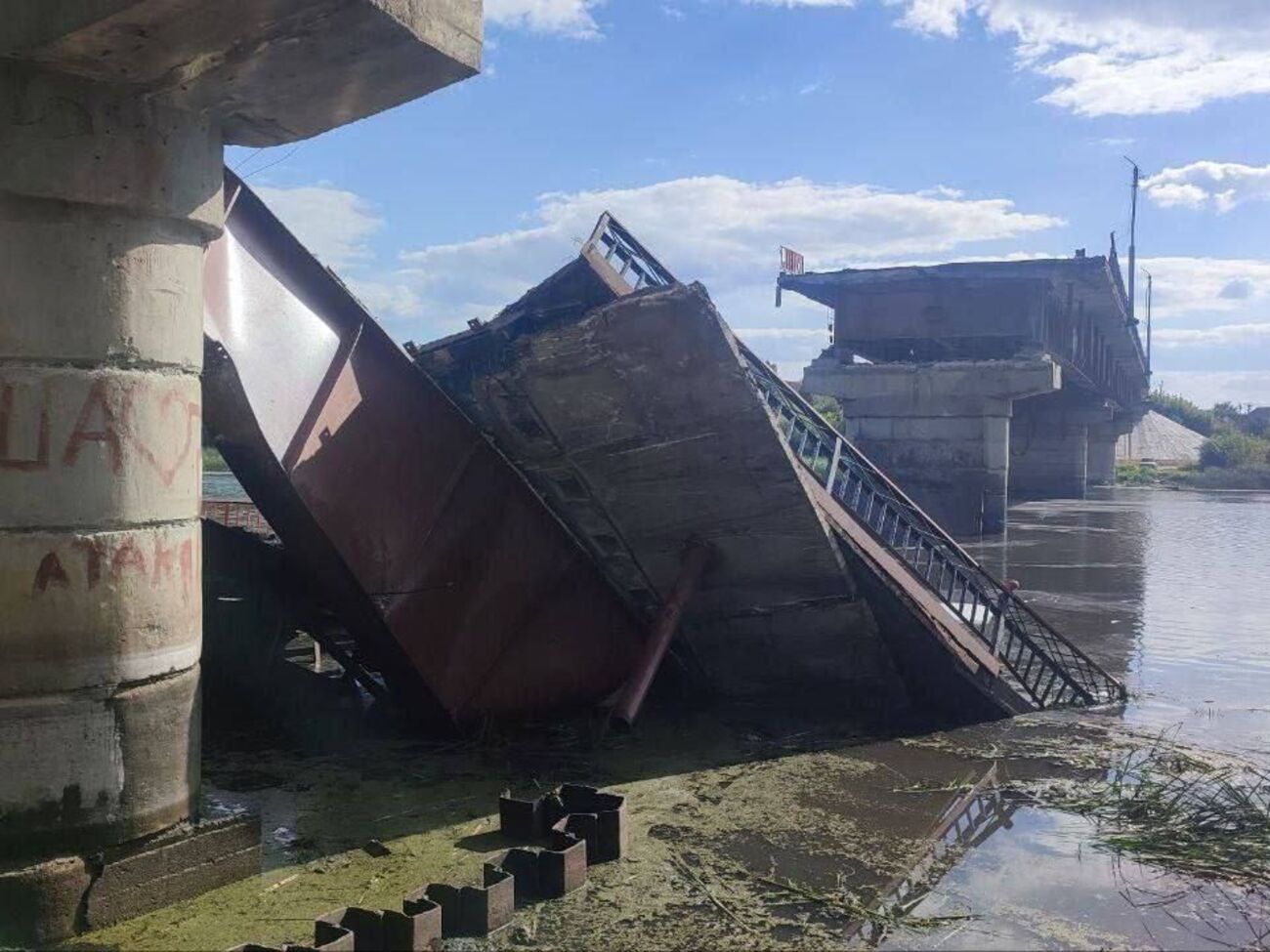 Росіяни повідомляють про руйнування мосту