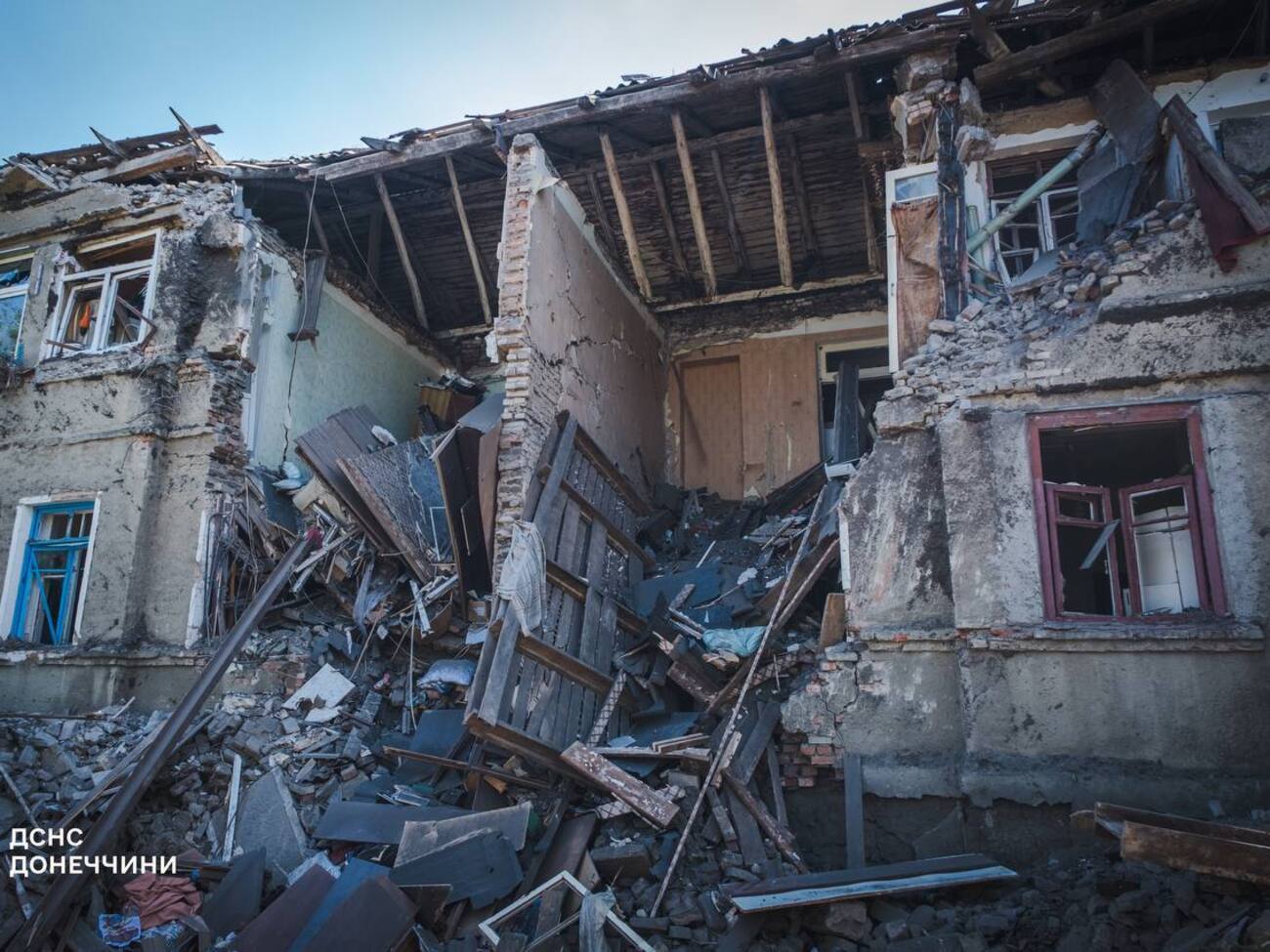 В результате российского удара по Краматорску частично разрушен двухэтажный жилой дом, отметили в ГСЧС