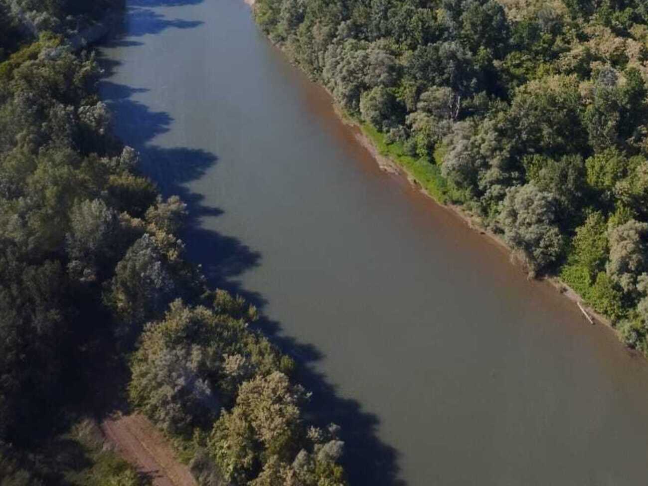 C начала года на участке ответственности Мукачевского погранотряда по обе стороны речного участка границы уже обнаружены тела 20 мужчин, которые пытались преодолеть Тису, отметили в ГПСУ