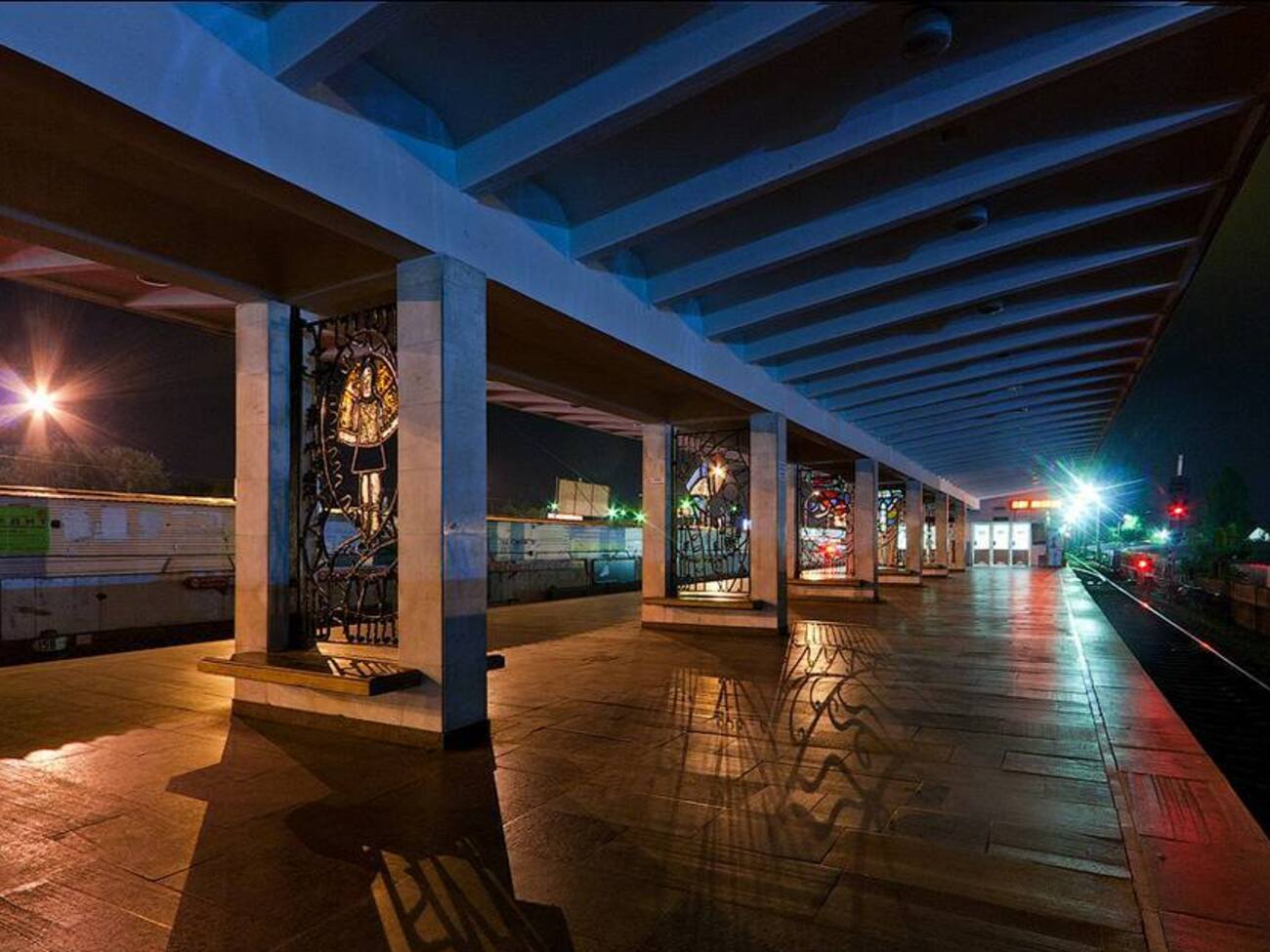 В конце концов пассажир самостоятельно спустился, но была нарушена нормальная работа метро, отметили в "Киевском метрополитене"