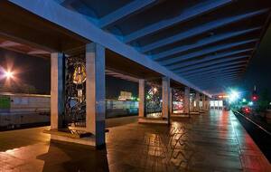 В конце концов пассажир самостоятельно спустился, но была нарушена нормальная работа метро, отметили в "Киевском метрополитене"