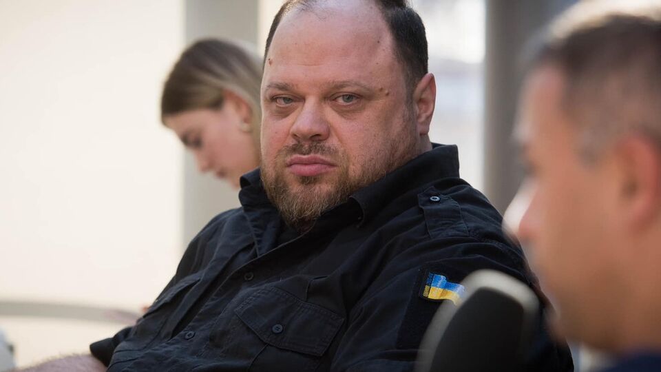 Стефанчук отметил, что решения суда являются основанием для лишения госнаград