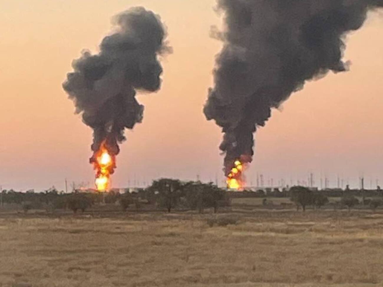 На территории комбината "Кавказ" зафиксированы по меньшей мере два очага возгорания, отметили в Генштабе ВСУ