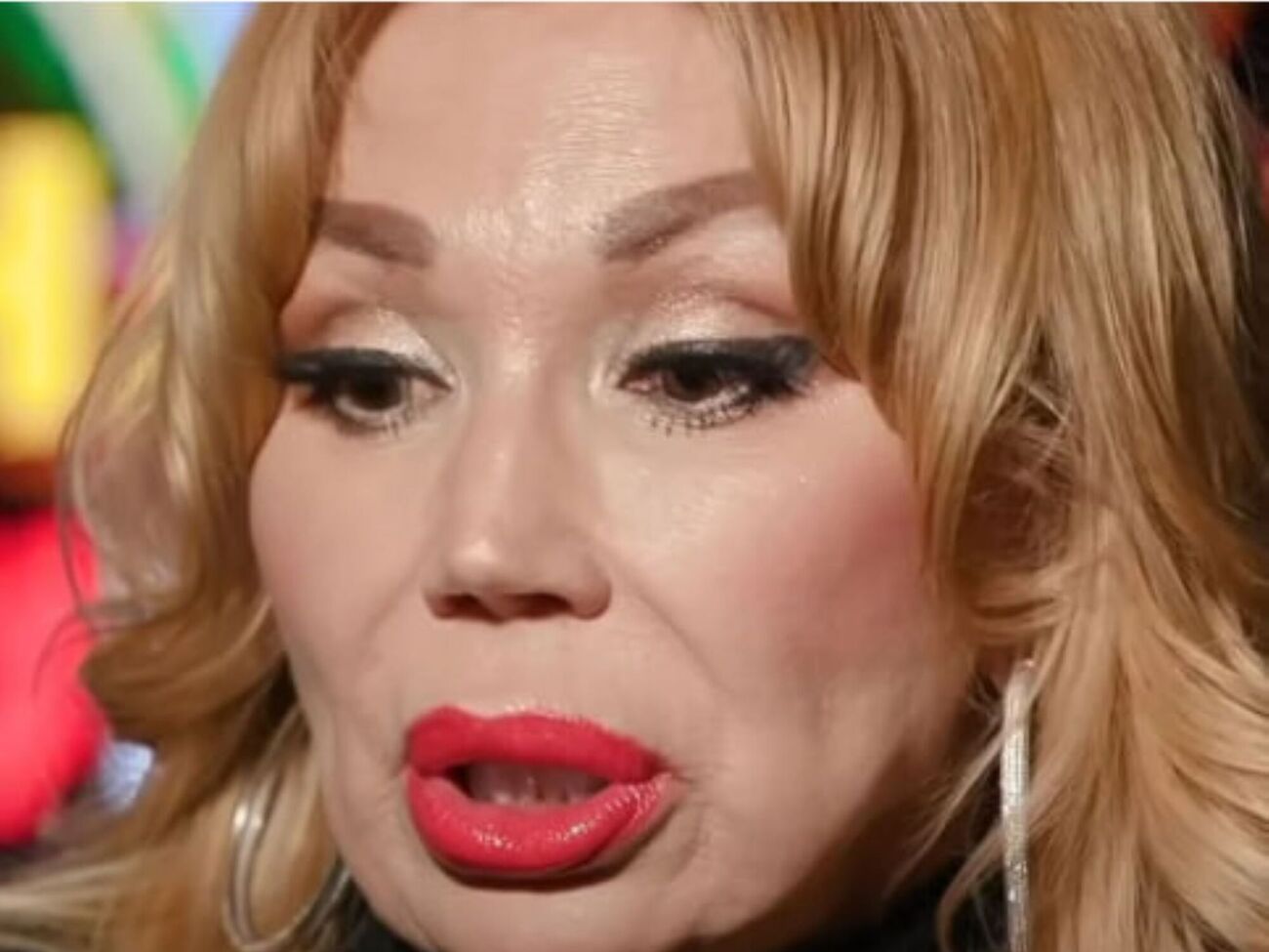 За словами Солнцева, Распутіній треба сподіватися на безплатні міські заходи, коли вона знову ж таки отримуватиме від бюджету великі бабки