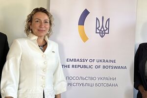 Ранее послом Ботсваны по совместительству была Абравитова