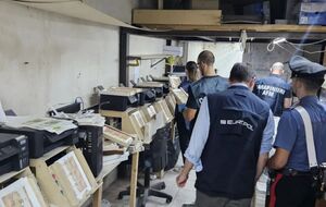 Подпольную типографию с 31 цифровым печатным станком фигурант, вероятно, обустроил в собственном доме в Неаполе