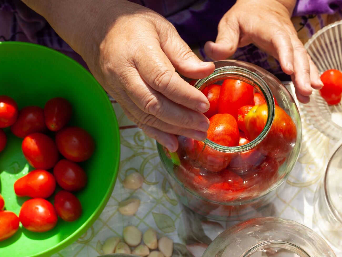 Томати потрібно укладати щільно
