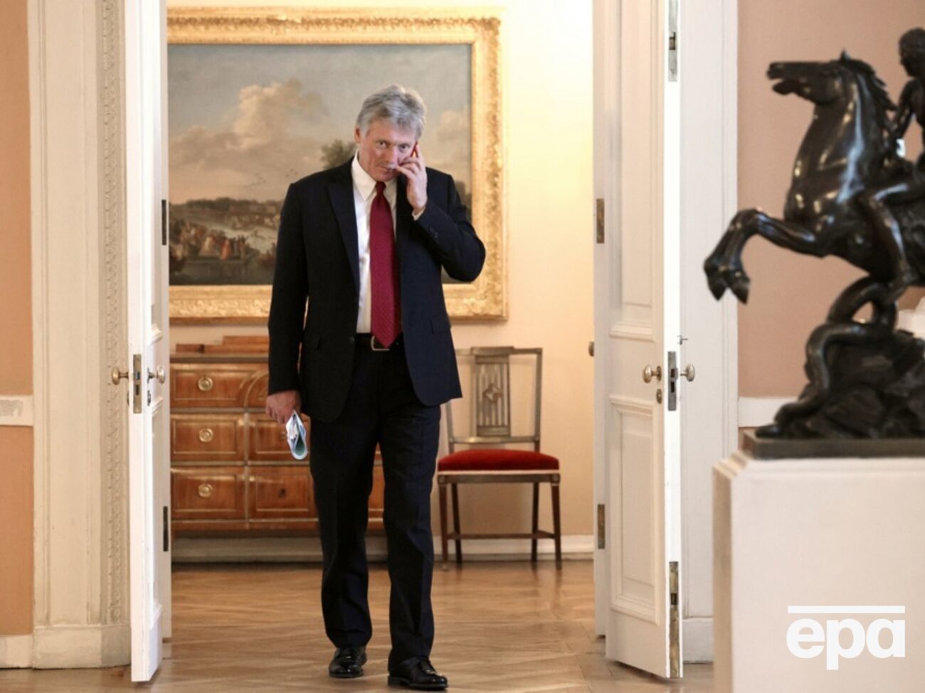 Пєсков повідомив, що у РФ повернувся також співробітник ГРУ