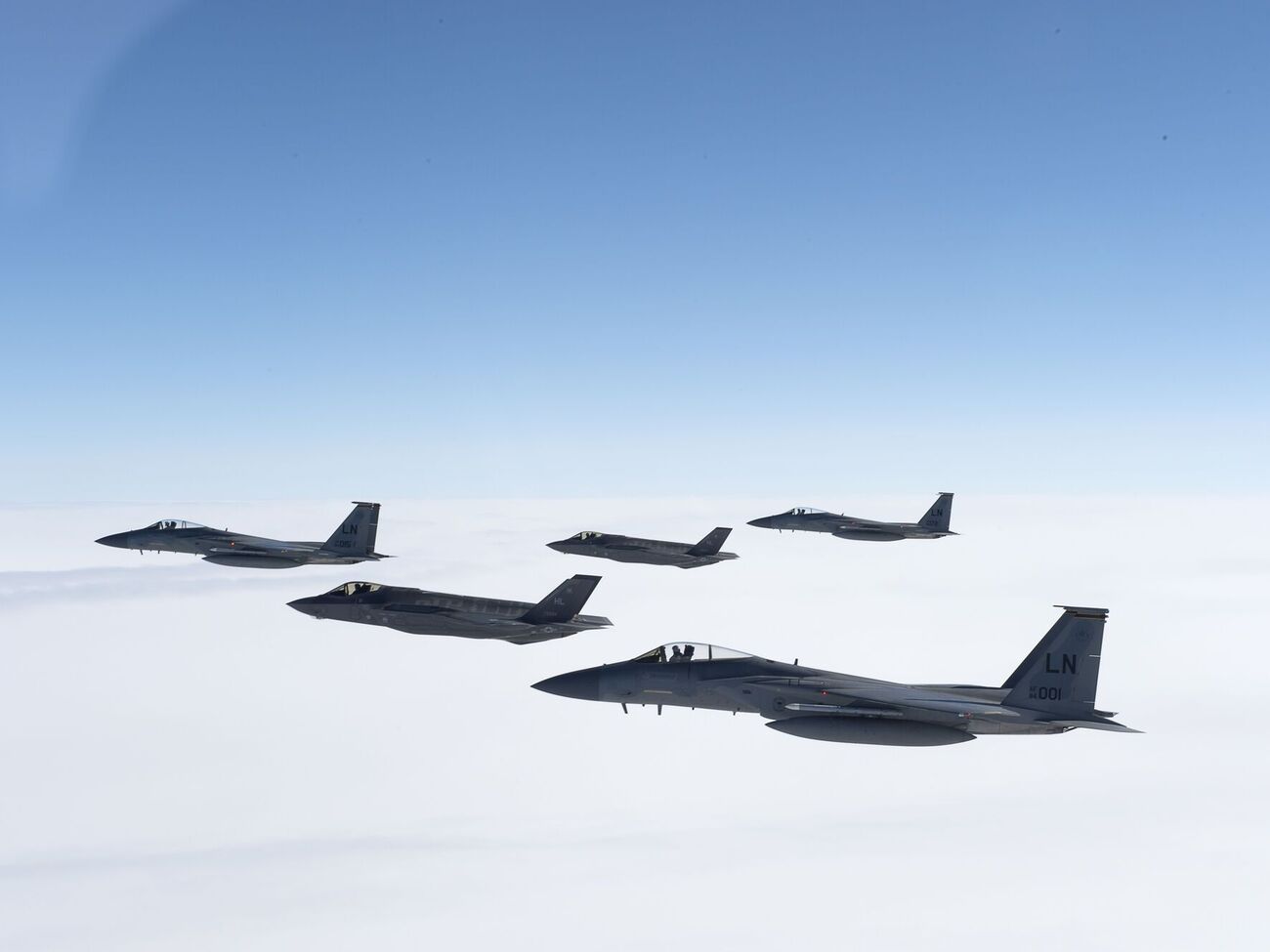 Кількість американських літаків для скерування на Близький Схід поки опрацьовують, зазначили ЗМІ