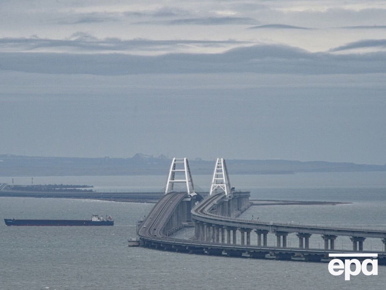 Над задачей уничтожения Крымского моста "все работают", отметил Буданов