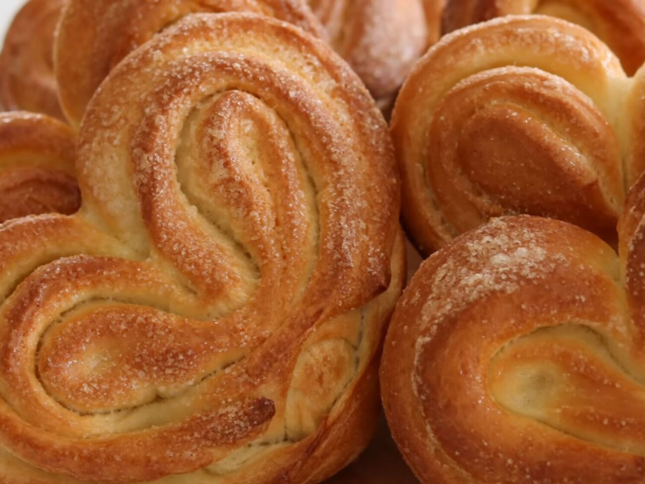 Сахарные плюшки получаются мягкими, как пух
