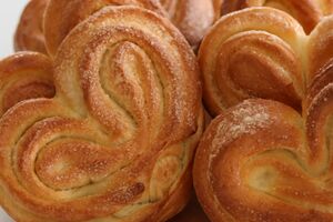 Сахарные плюшки получаются мягкими, как пух