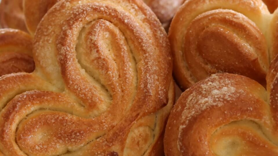 Сахарные плюшки получаются мягкими, как пух