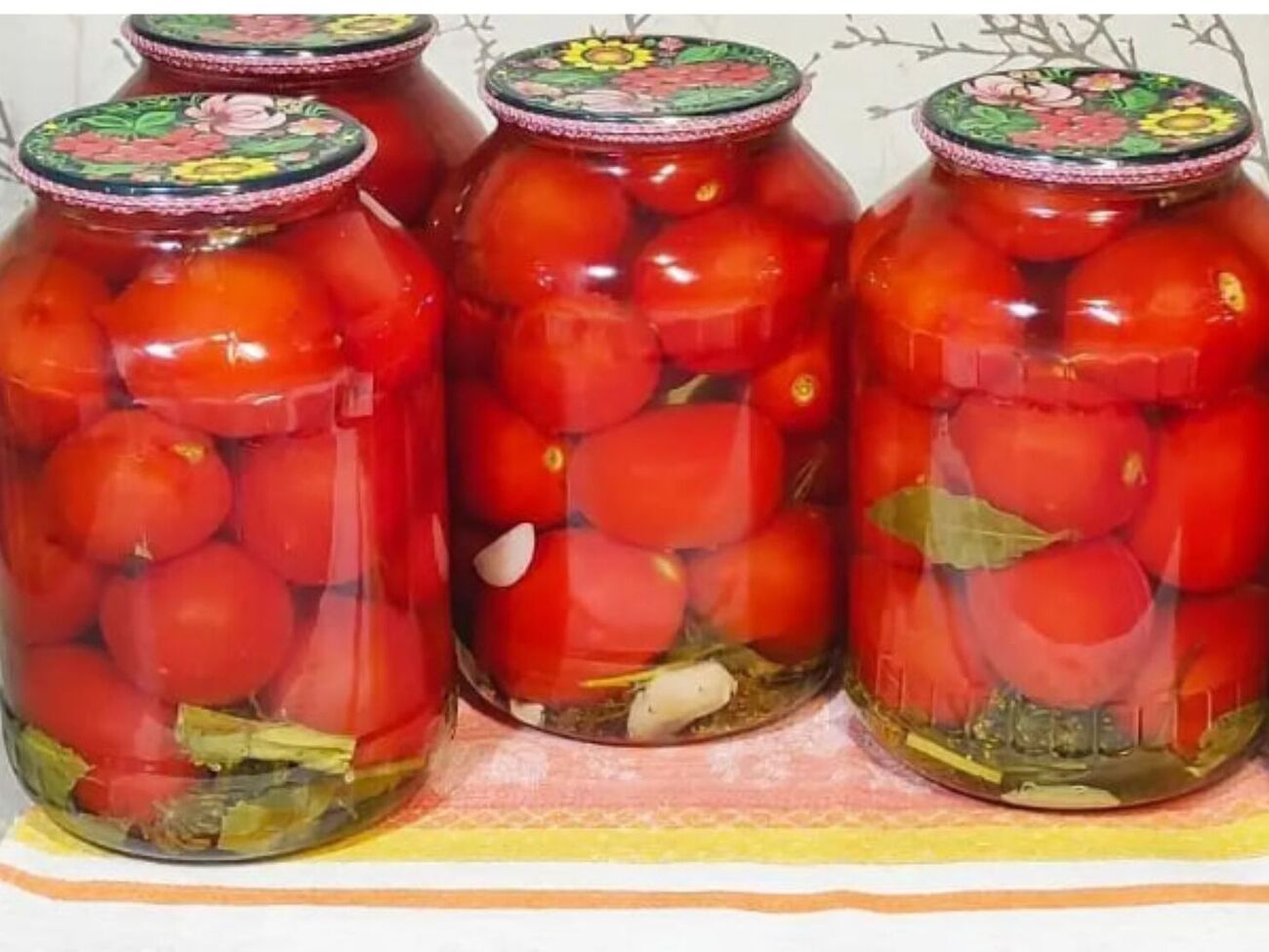 Для маринада на 1 л воды необходимо взять 80 г сахара, 1 ст. л. соли без горки и 30 мл уксуса