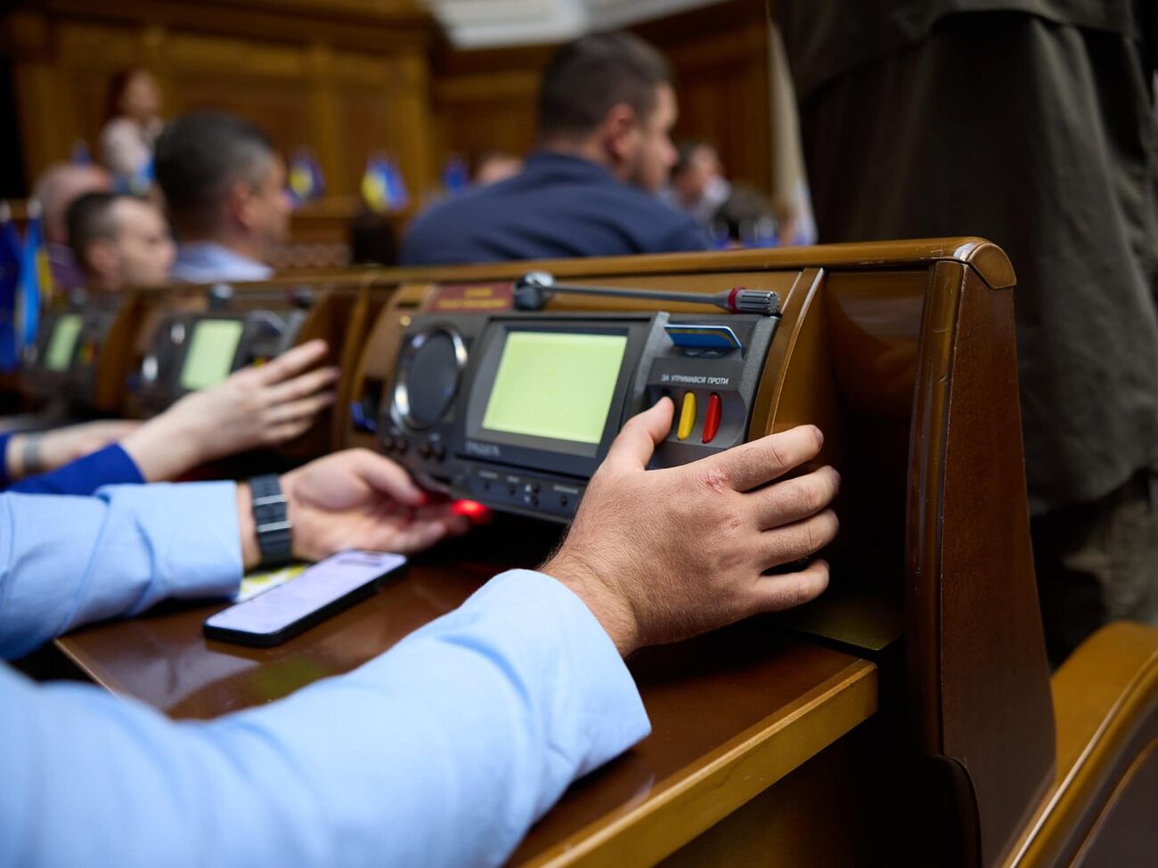 Законопроект №11483 о статусе военнослужащих, выполняющих боевые задачи на территории РФ, поддержал 321 нардеп