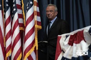 Кеннеди может оттянуть голоса у сторонников Трампа, что будет способствовать победе демократов, считает Шанахан