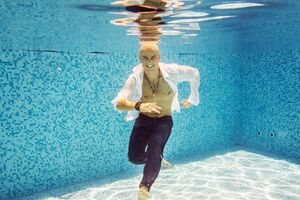 Яма в США посещает танцевальные вечеринки