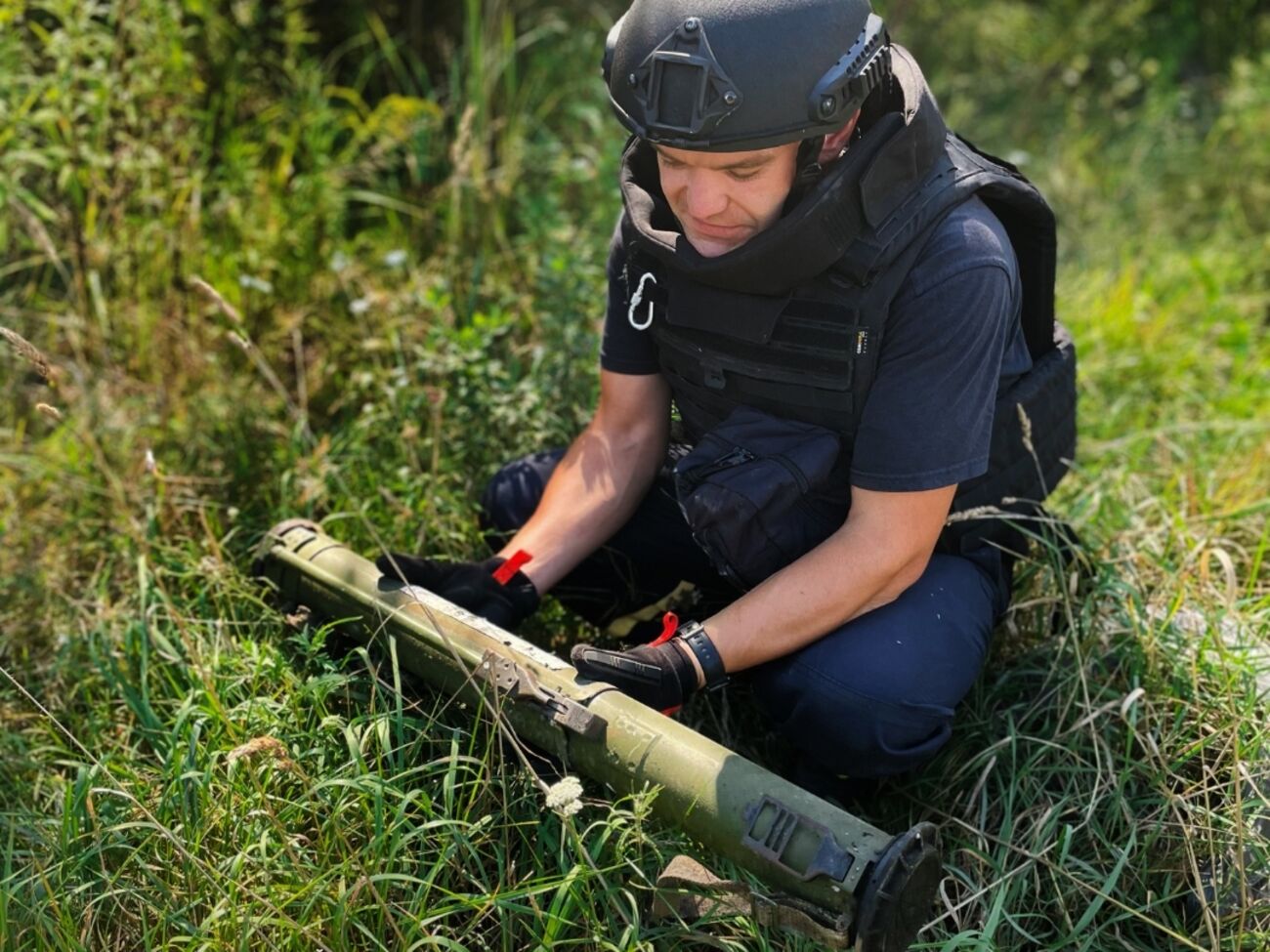 Саперы успешно изъяли российский гранатомет, устранив угрозу для жителей села, подчеркнули в Мобильном спасательном центре быстрого реагирования ГСЧС Украины