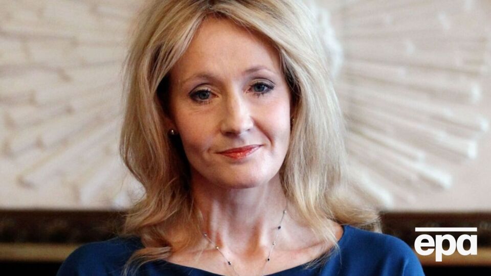 Роулінг лише 7 серпня опублікувала або перепостила 18 публікацій