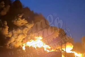 У Пролетарську четверту добу поспіль горить нафтобаза Росрезерву