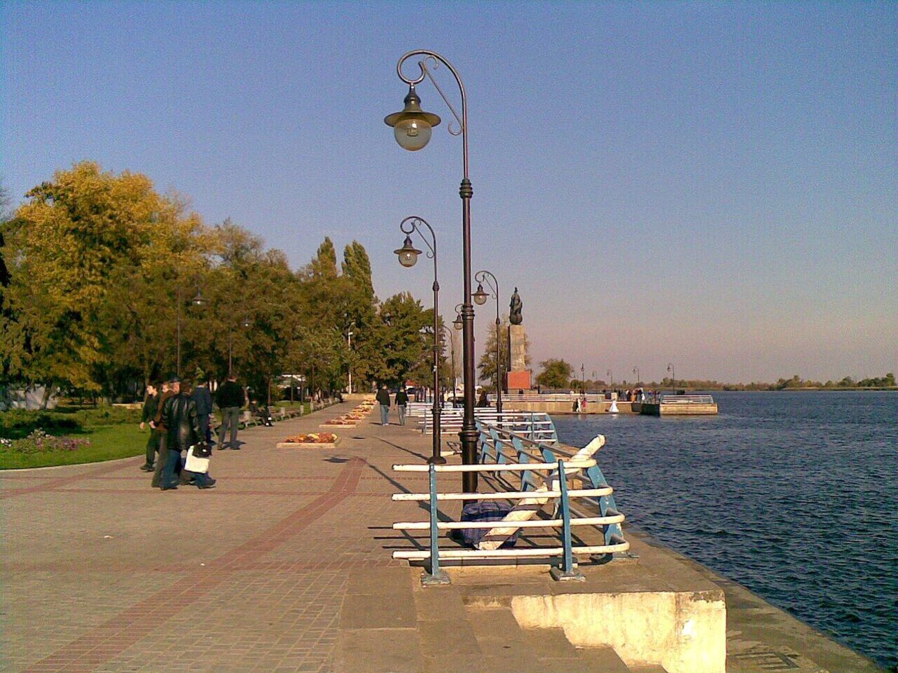 Енергетики проводять роботи, щоб якнайшвидше відновити електропостачання в Херсоні, розповіли в ОВА