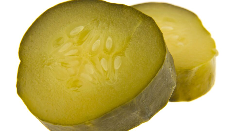 Огурцы консервируют уже нарезанными