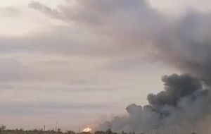 На аэродроме Мариновка "все горит", отметил на видео очевидец