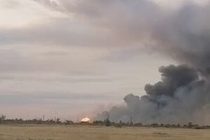 На аэродроме Мариновка "все горит", отметил на видео очевидец