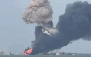 Паблики показали видео с горящим паромом