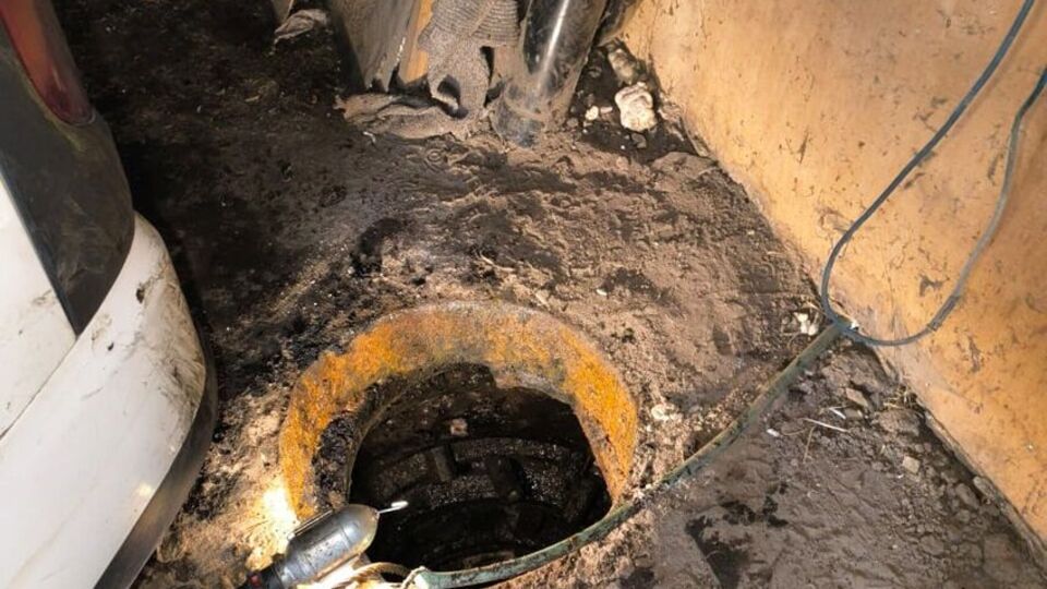 Погибших вытащили из шахты спасатели