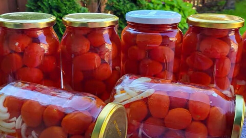 Для маринаду знадобиться сіль, цукор та оцет
