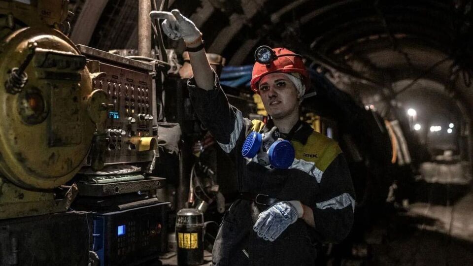Від початку повномасштабного вторгнення Росії в Україну вже 130 жінок почали працювати під землею в шахті в Павлограді