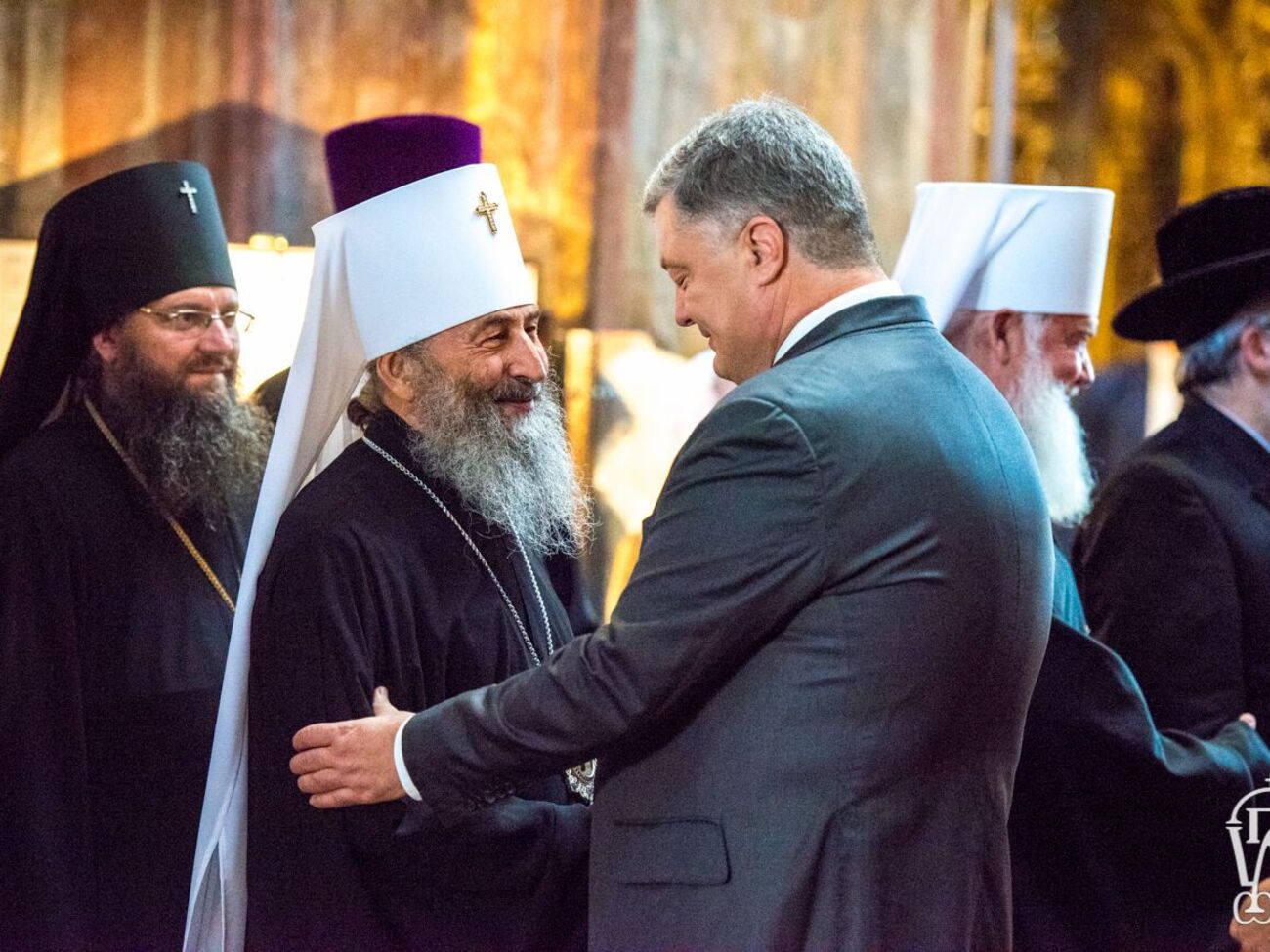 Порошенко с предстоятелем УПЦ митрополитом Онуфрием на праздничном мероприятии в 2018 году