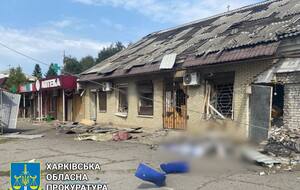 Унаслідок російського удару по Куп'янську-Вузловому пошкоджено житлові будинки, господарські будівлі, магазини, аптеку, автомобіль, розповіли в прокуратурі