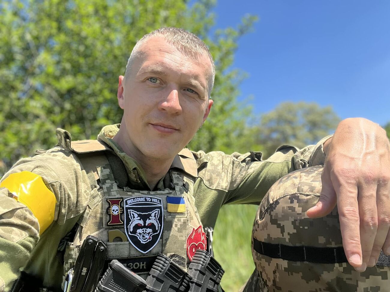 Прапор – це живий символ. За ці два клаптики тканини, зшиті в один, пролиті озера крові. Буде над Кремлем