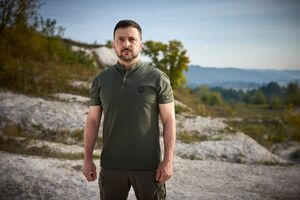 Зеленський: Не буде хворий дід із Червоної площі, який постійно погрожує всім червоною кнопкою, диктувати нам якісь свої червоні лінії