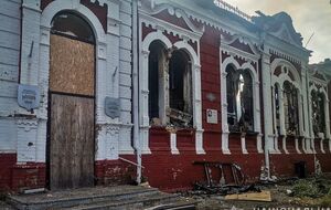 Будівля загорілася внаслідок влучання снаряду й вигоріла вщент